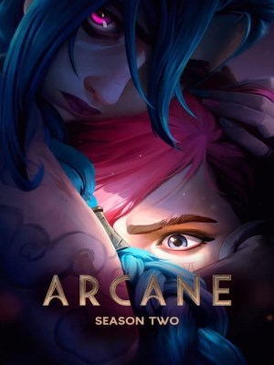 Arcane Season 2 là mùa tiếp theo của loạt phim hoạt hình đình đám Arcane do Riot Games và Fortiche sản xuất, lấy bối cảnh trong thế giới League of Legends. Phần đầu tiên của Arcane đã thành công vang dội, nhờ vào phong cách hình ảnh độc đáo, cốt truyện lôi cuốn và cách xây dựng nhân vật sâu sắc, đặc biệt là câu chuyện về hai chị em Vi và Jinx cùng cuộc đấu tranh giữa hai thành phố Piltover và Zaun. Mùa đầu tiên kết thúc với một cú sốc lớn, để lại nhiều câu hỏi chưa có lời giải đáp về số phận các nhân vật và mối quan hệ giữa hai thành phố này. Trong Season 2, người hâm mộ hy vọng sẽ được giải đáp về hậu quả của những xung đột bạo lực giữa các nhà lãnh đạo và tầng lớp nghèo khổ, cũng như sự phát triển của công nghệ Hextech và sự hỗn loạn do Shimmer gây ra ở Zaun. Sự đối đầu giữa các nhân vật chính, bao gồm Vi, Jinx, Caitlyn, Jayce, và nhiều nhân vật mới có thể sẽ tạo nên những khoảnh khắc căng thẳng và kịch tính. Bên cạnh đó, các mối quan hệ đầy phức tạp và động lực chính trị giữa hai thành phố cũng là điểm nhấn được chờ đợi.