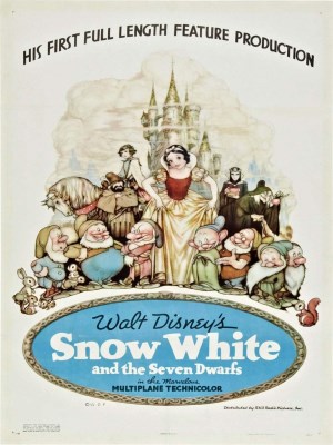 Snow White and the Seven Dwarfs là bộ phim hoạt hình đầu tiên của Disney, ra mắt vào năm 1937. Dựa trên câu chuyện cổ tích "Bạch Tuyết," phim kể về nàng công chúa Snow White, người bị mẹ kế độc ác, Nữ hoàng, ghen ghét vì sắc đẹp của cô. Sau khi bị đe dọa, Snow White chạy trốn vào rừng và gặp bảy chú lùn sống trong một ngôi nhà nhỏ. Khi Nữ hoàng biết rằng Snow White vẫn còn sống, bà sử dụng nhiều mánh khóe để hãm hại cô. Cuối cùng, với sự giúp đỡ của các chú lùn và một nụ hôn từ hoàng tử, Snow White được cứu khỏi cái chết. Bộ phim nổi bật với hình ảnh sống động, âm nhạc dễ nhớ và các nhân vật đáng yêu, đồng thời truyền tải thông điệp về tình yêu, tình bạn và sự kiên cường. Snow White and the Seven Dwarfs đã trở thành một biểu tượng văn hóa và mở đầu cho kỷ nguyên hoạt hình của Disney.